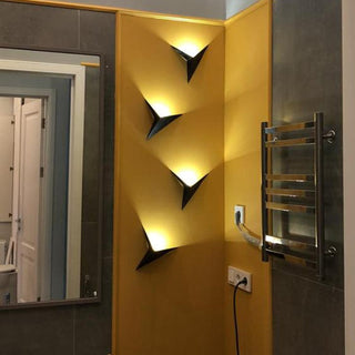 Ray Modern Minimalistisch Dreieckige LED Wandleuchte Weiß/Schwarz Metall-Purlicht